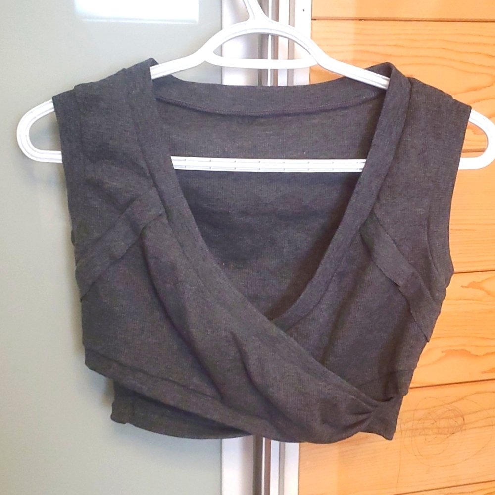 ⭐️2 for $15⭐️NWOT Crossover front crop top size M